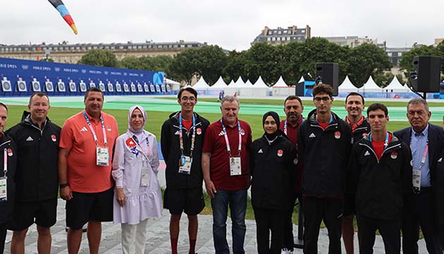Bakan Bak’tan milli sporculara ziyaret