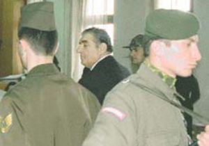 Eski Bakana 3 Yıl Hapis