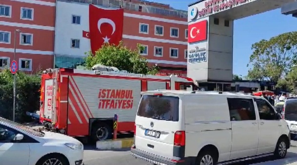 Bakırköy de hastane yangını! Hastalar tahliye ediliyor