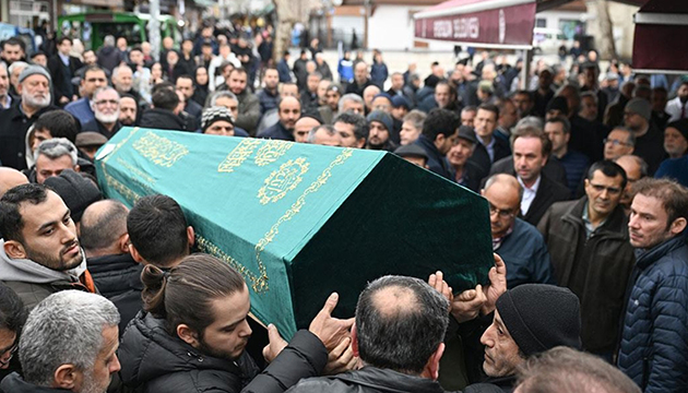 Bakırköy de kazada hayatını kaybeden 4 kişi toprağa verildi