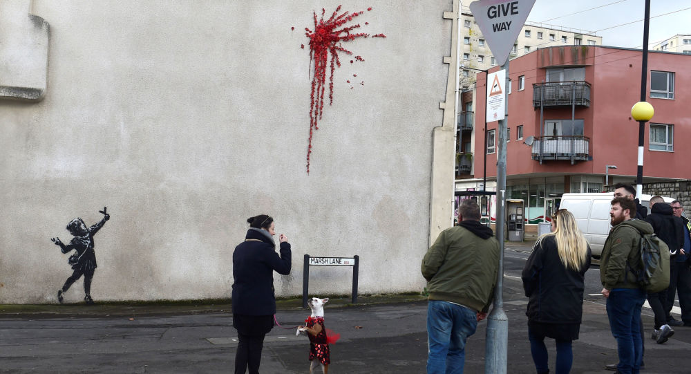 Gizemli sokak sanatçısı Banksy, Sevgililer Günü nü pas geçmedi