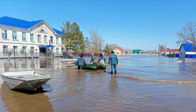 Baraj patladı evler su altında kaldı