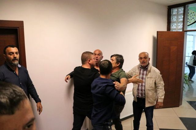 Süper Lig kulübünün eski başkanı kulübü silahla bastı
