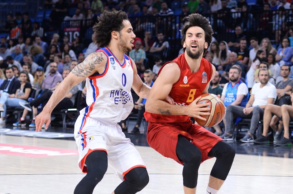 Anadolu Efes finalde