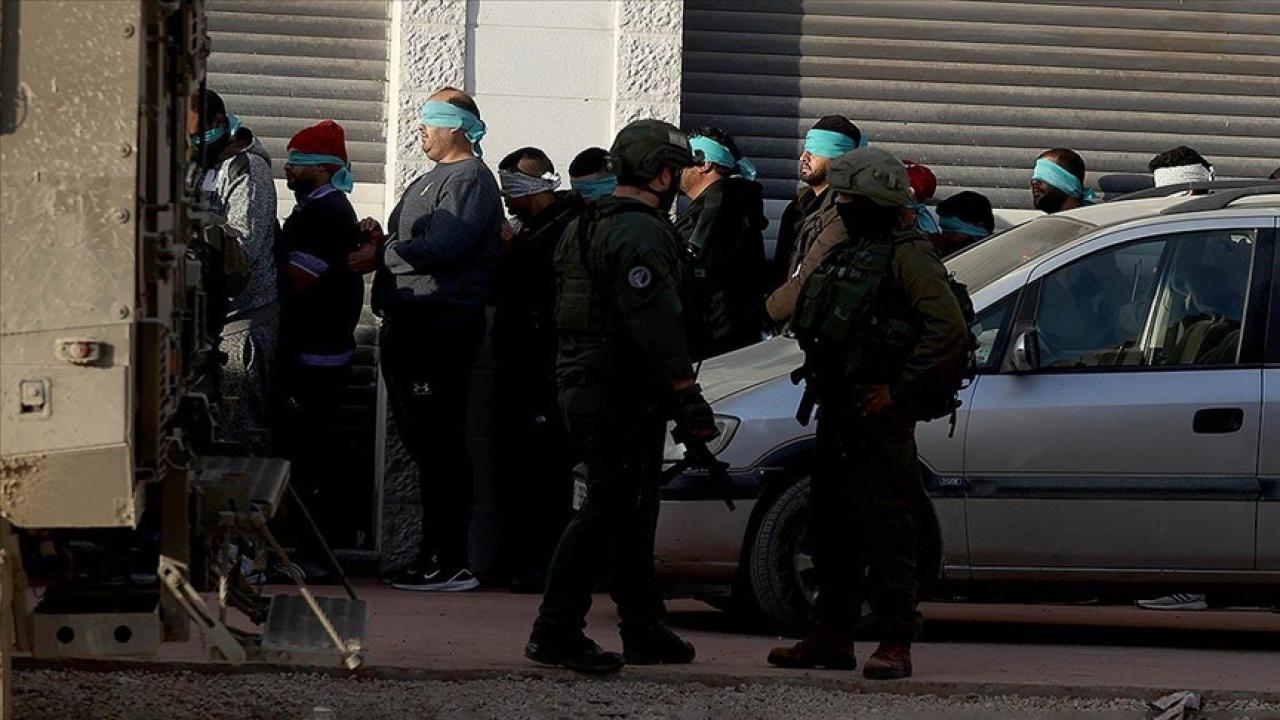 İsrail güçleri, işgal altındaki Batı Şeria da 22 Filistinliyi gözaltına aldı