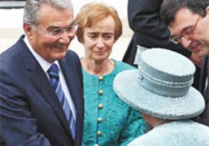 Kraliçe yi Reddeden İlk Siyasi