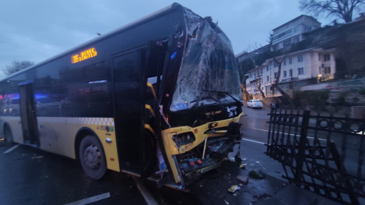 Feci kaza: İETT otobüsleri çarpıştı!