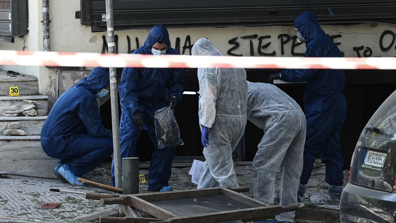 ATM ye yerleştireceği bomba elinde patladı