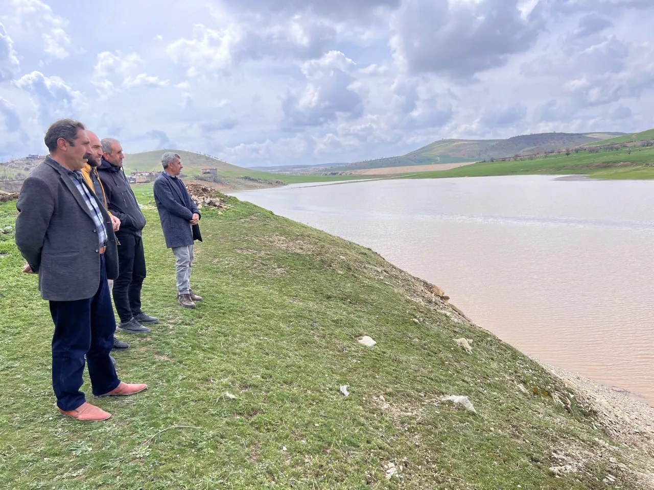 Çiftçinin hayalleri suya düştü! Ekinlerini ektiği yer göl oldu