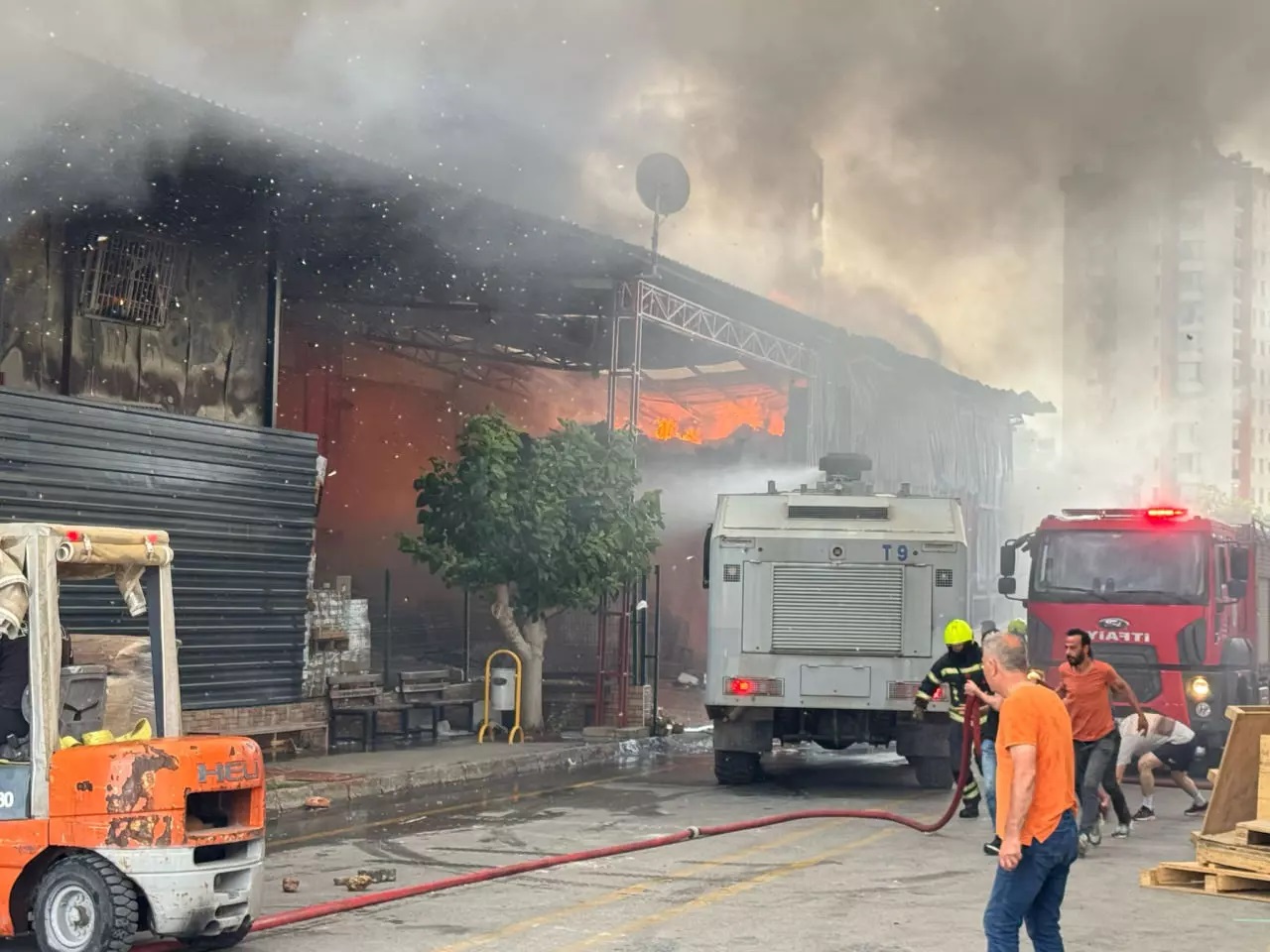 Mersin fabrika da korkutan yangın!