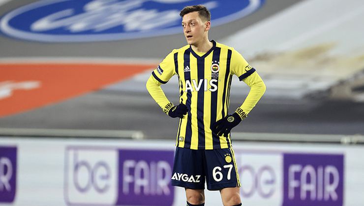 Fenerbahçe de Mesut Özil şoku!