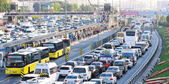 Haftanın ilk gününde trafik yoğunluğu