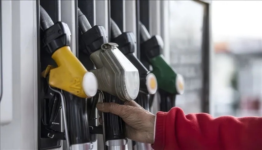 Araç sahiplerinin sevinci kısa sürdü: Benzine zam geliyor