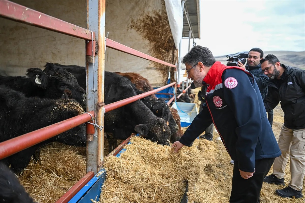 Bakan Yumaklı dan kırmızı et mesajı