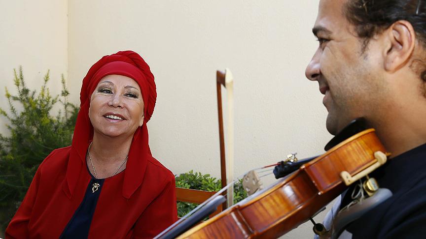 Bedia Akartürk den türkülere davet