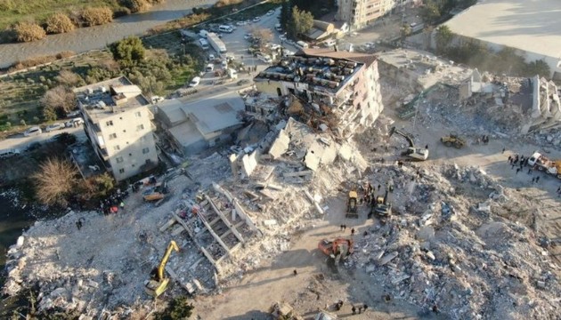 İBB Hatay'da 3 öğün yemek dağıtıyor