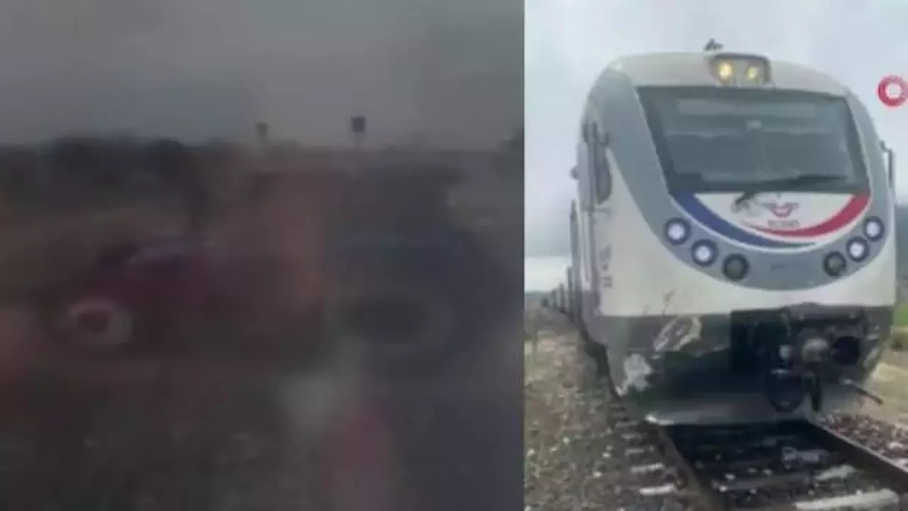 Yolcu treni ile traktör çarpıştı
