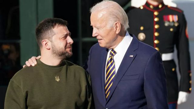 Biden dan gövde gösterisi: Zelenskiy ile Kiev sokaklarında