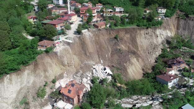 Ordu’da heyelan: 15 bina yıkıldı