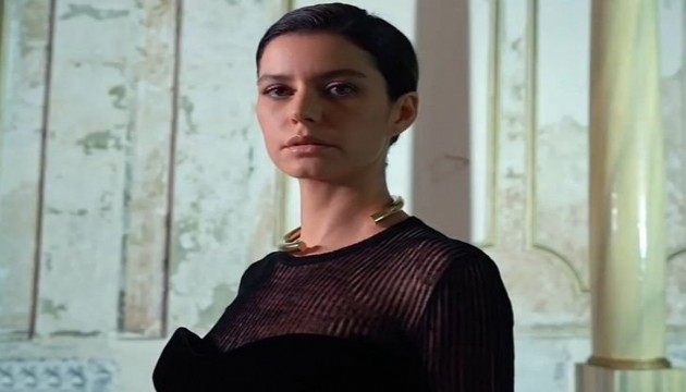 Beren Saat'in değişimi tepki topladı!