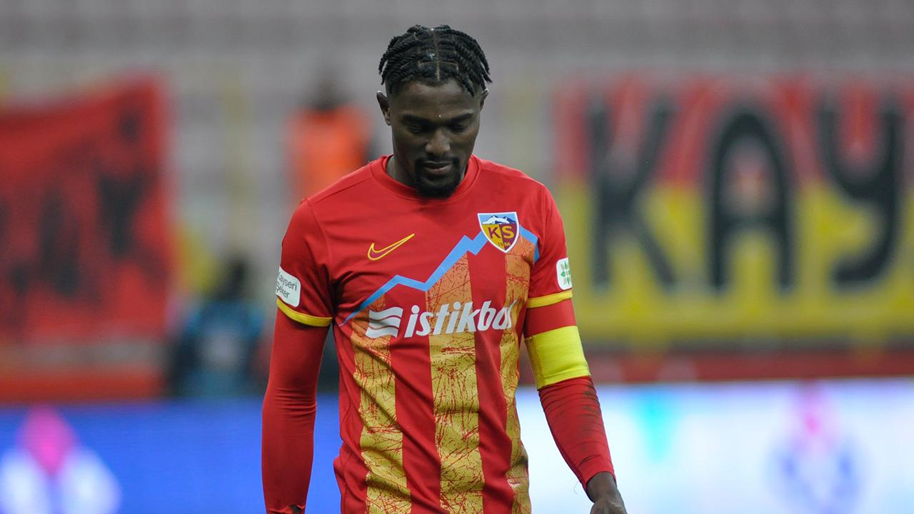 Kayserispor da Bernard Mensah sezon bitmeden ayrıldı