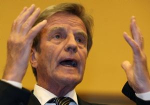 Kouchner’den İsviçre’nin Utanç Kararına Tepki: Minare Yasağı Hoşgörüsüzlük!