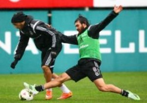 Beşiktaş yağmur altında çalıştı!