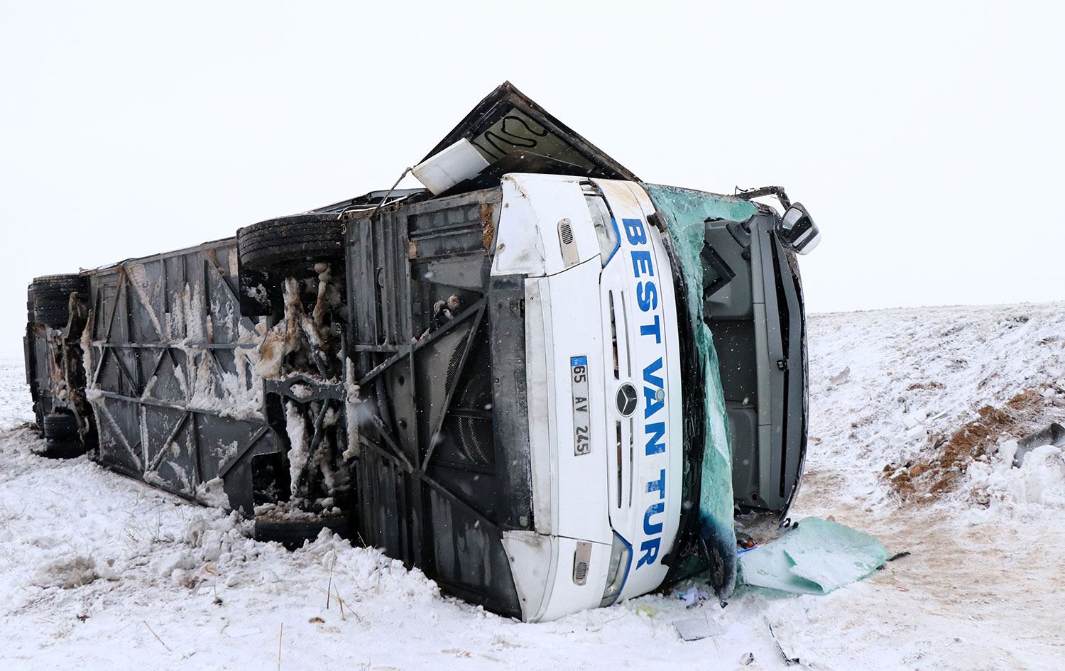 Kayseri de otobüs devrildi! Feci kaza