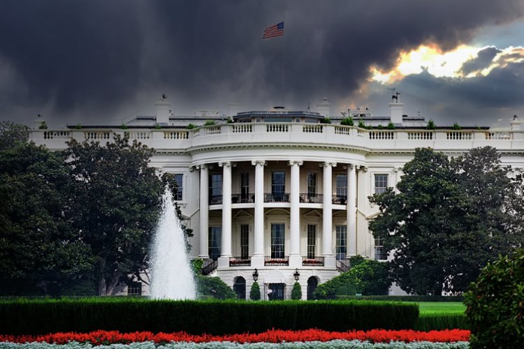 Beyaz Saray a düşen yıldırımda 3 kişi öldü