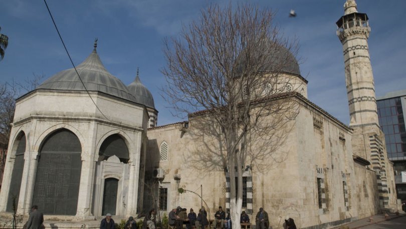 19 yıl önce camiden çalınan çiniler bulundu