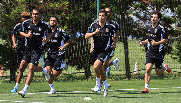 Beşiktaş ta hazırlıklar devam ediyor