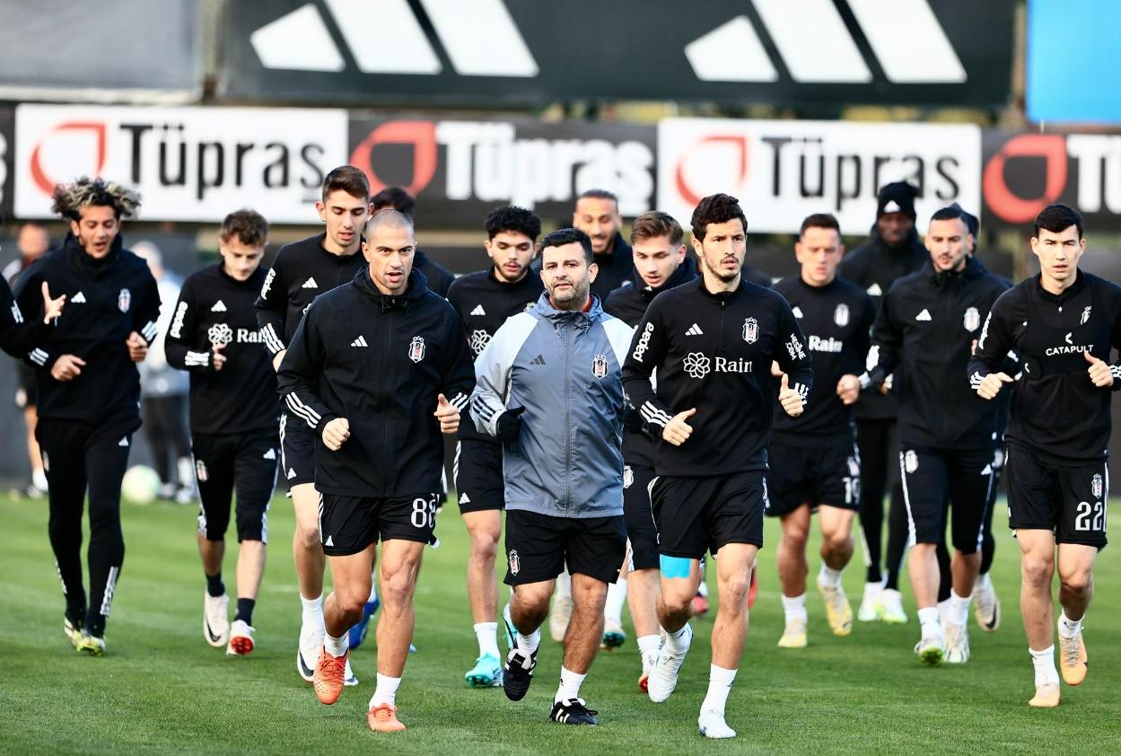 Beşiktaş ta kadro dışı bırakılan futbolcular kulübe ihtar çekti!