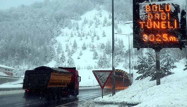Bolu Dağı'nda kar devam ediyor!
