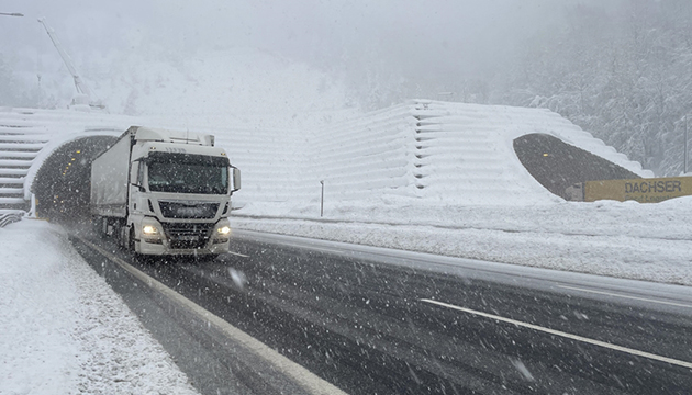 Bolu Dağı nda kar bastırıyor