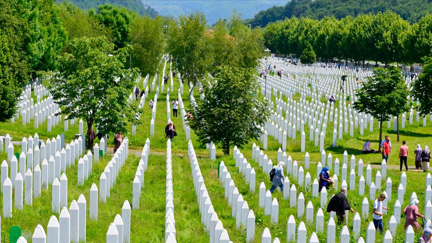 Bosna Hersek şehitlerini andı