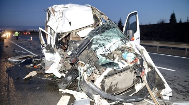 Bursaspor taraftarını taşıyan araç kaza yaptı