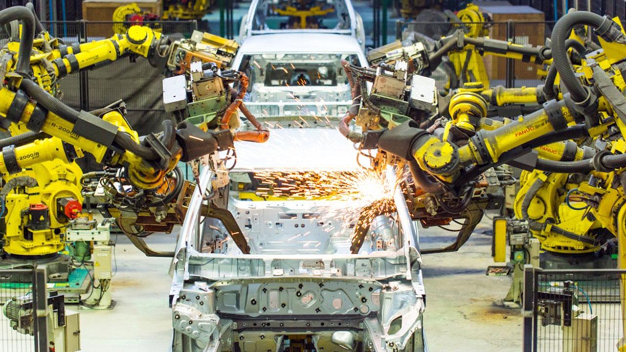 İngiltere, elektrikli araç üreticilerine yönelik kurallarını yumuşattı
