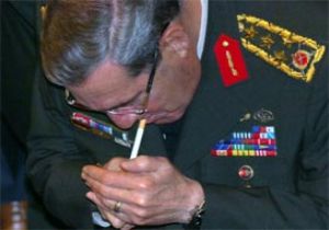 Büyükanıt Sigarasını Genelkurmay ın Önünde İçecek!
