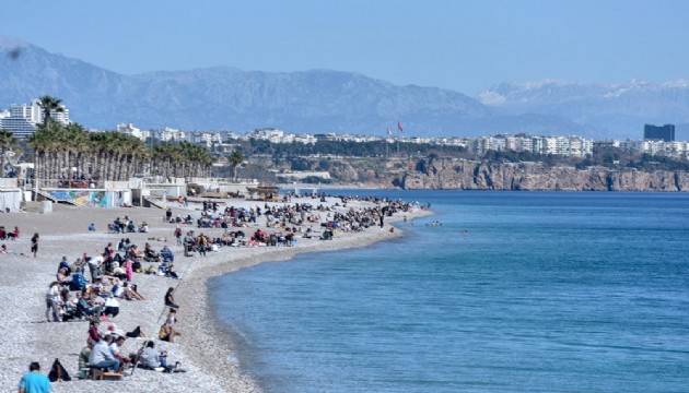 Güneşli hava koronavirüsü unutturdu