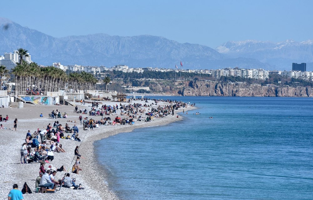 Güneşli hava koronavirüsü unutturdu