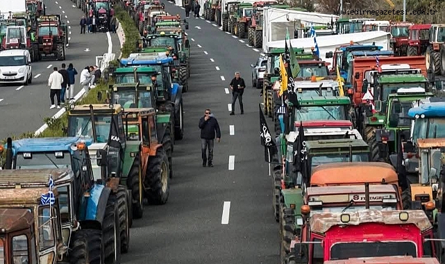 Yunanistan da çiftçiler yolları kapattı