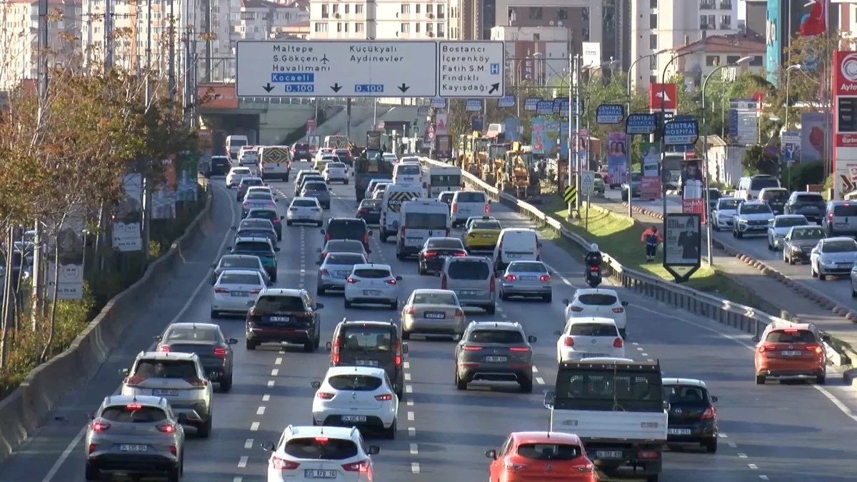 İstanbul yollarında trafik zirvede