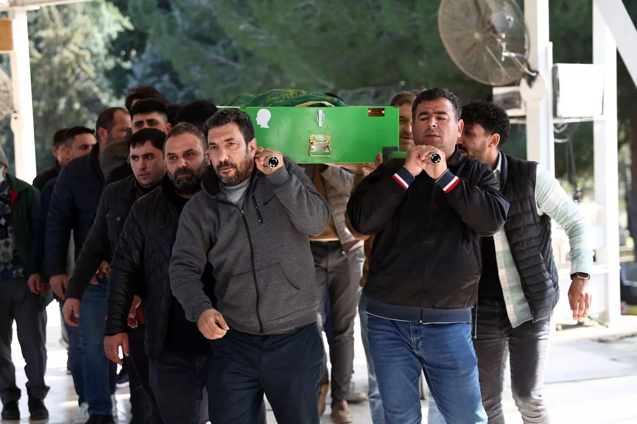 Batan gemide ölen kadın son yolculuğuna uğurlandı