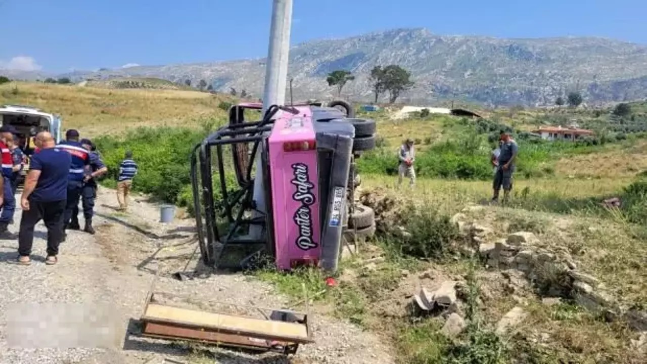Antalya da safari araçları çarpıştı