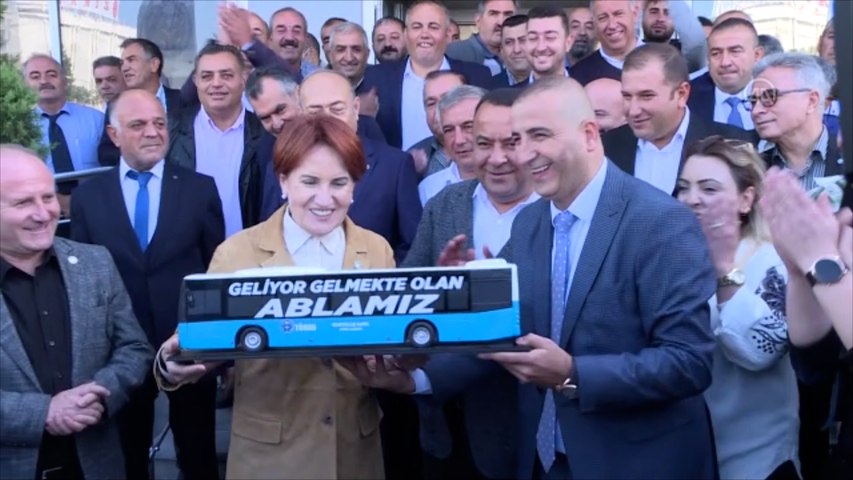 Akşener e esnaftan hediye: Geliyor gelmekte olan