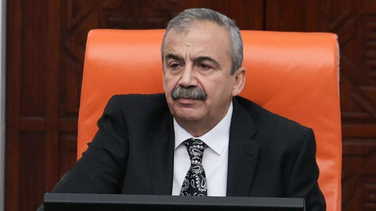 Sırrı Süreyya Önder in kardeşi anlattı: Bir grup ülkücü kan vermek için geldi