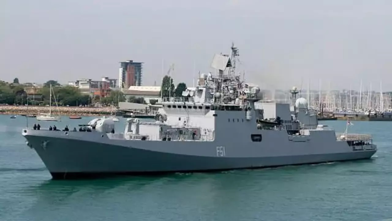 Hint savaş gemisi Güney Kıbrıs ta