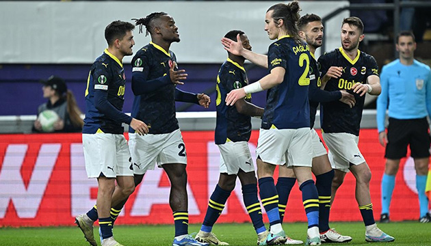 Fenerbahçe ye yıldız oyuncudan kötü haber!