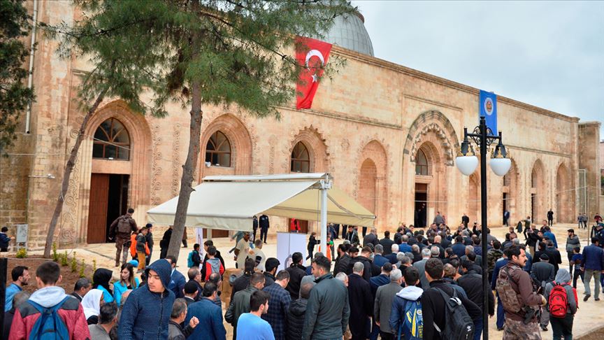 Kızıltepe de 800 yıllık Ulu Cami yeniden ibadete açıldı
