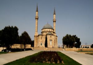 O Cami İbadete Açıldı: